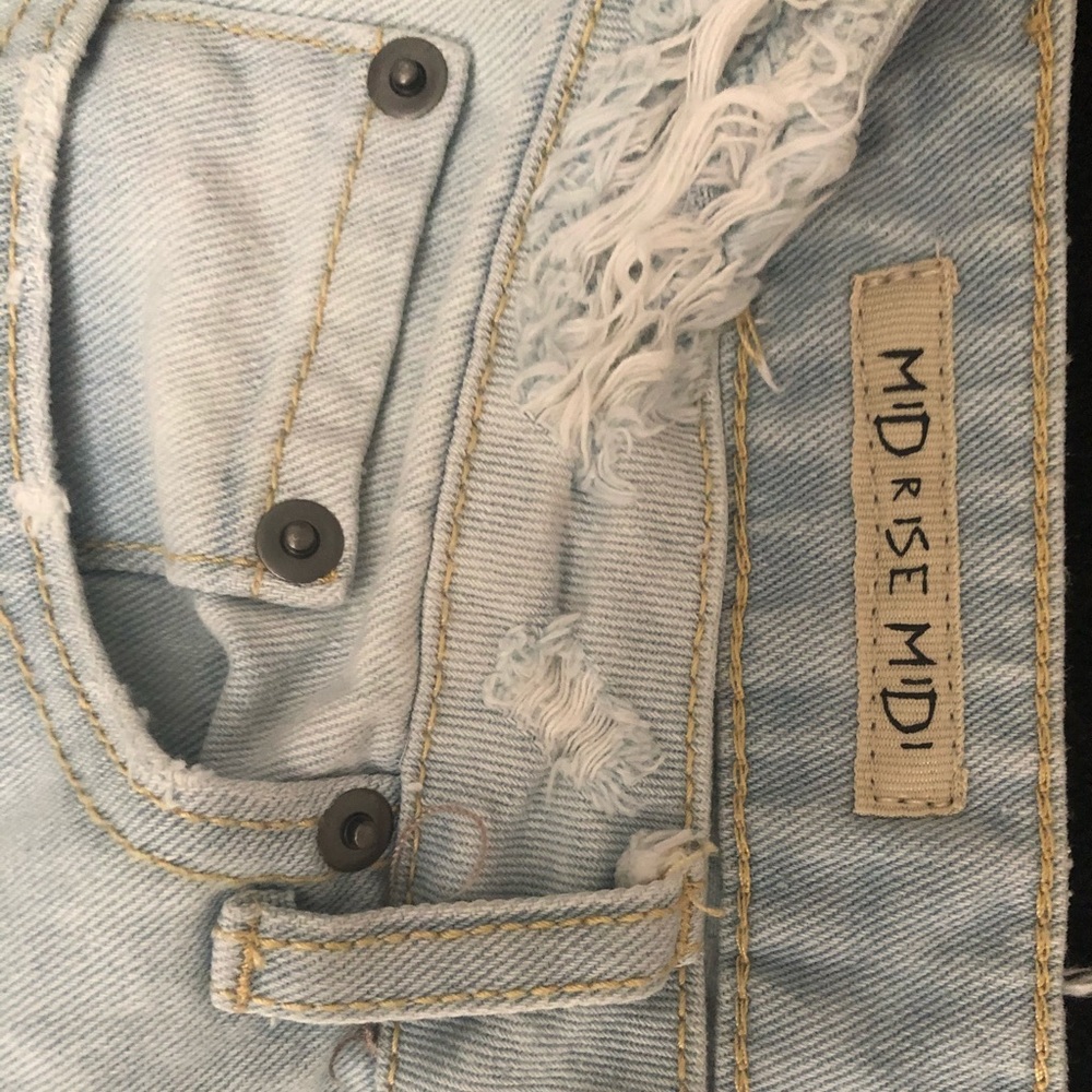 Daisy Dukes - Picture 2 of 3